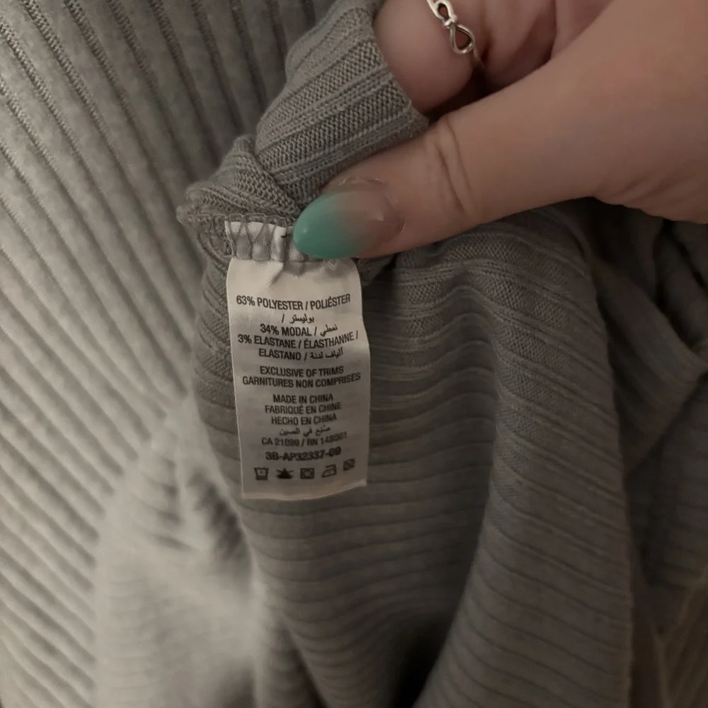 Ardene Gray V-Neck Ribbed Long Sleeve Sweater Size XS - S